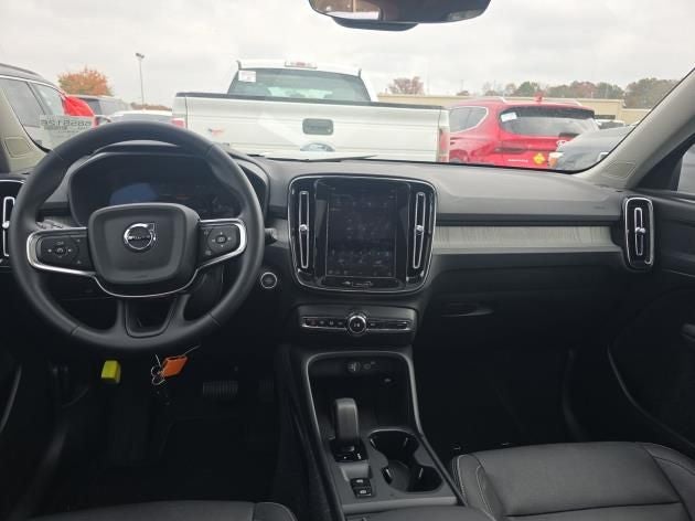 2025 Volvo XC40 B5 Core
