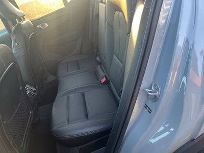 2025 Volvo XC40 B5 Ultra Dark Theme