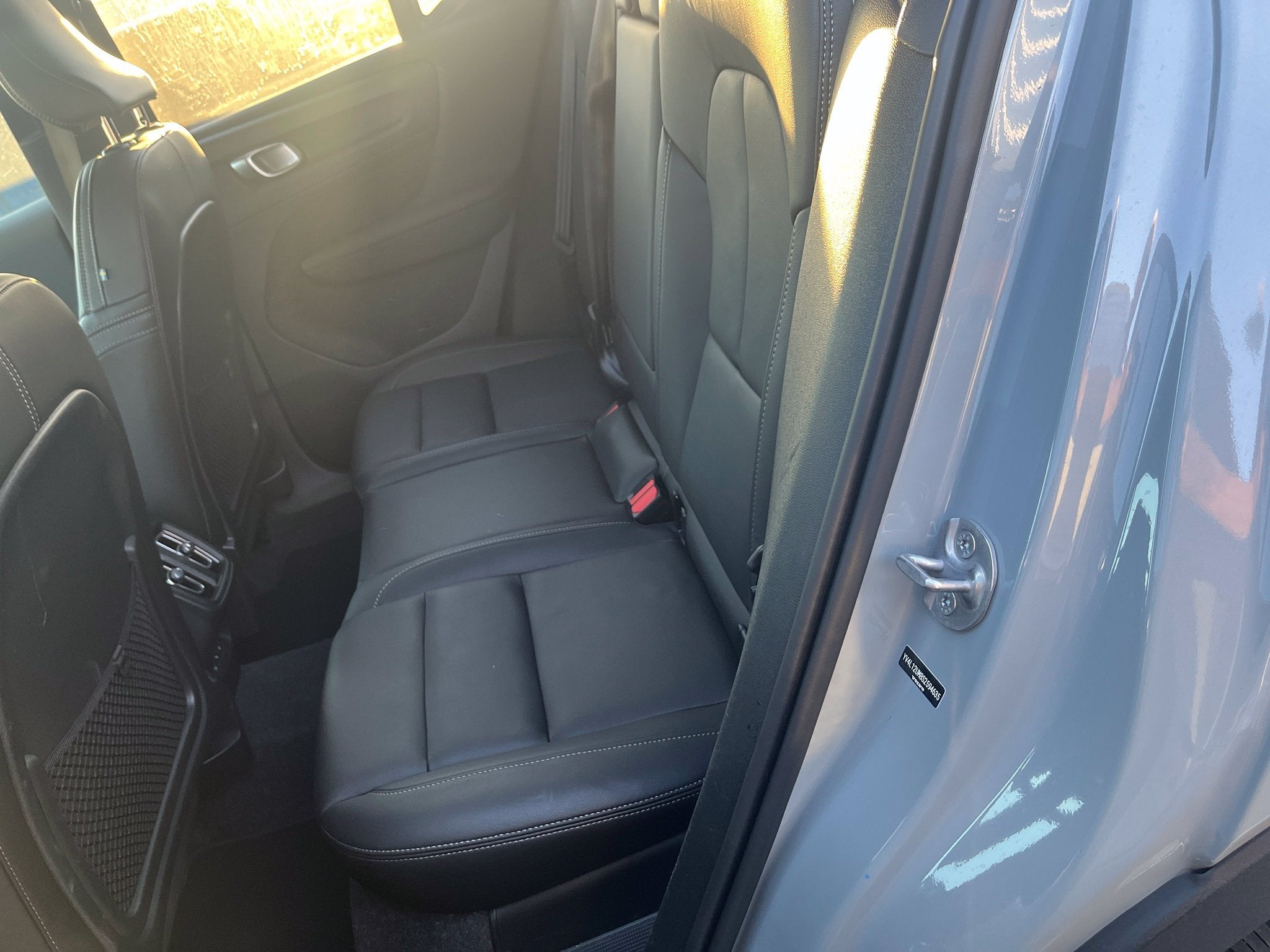 2025 Volvo XC40 B5 Ultra Dark Theme