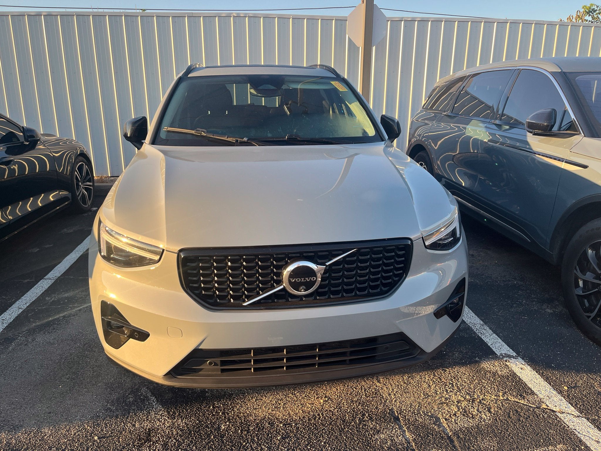 2025 Volvo XC40 B5 Ultra Dark Theme