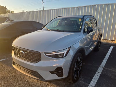 2025 Volvo XC40 B5 Ultra Dark Theme