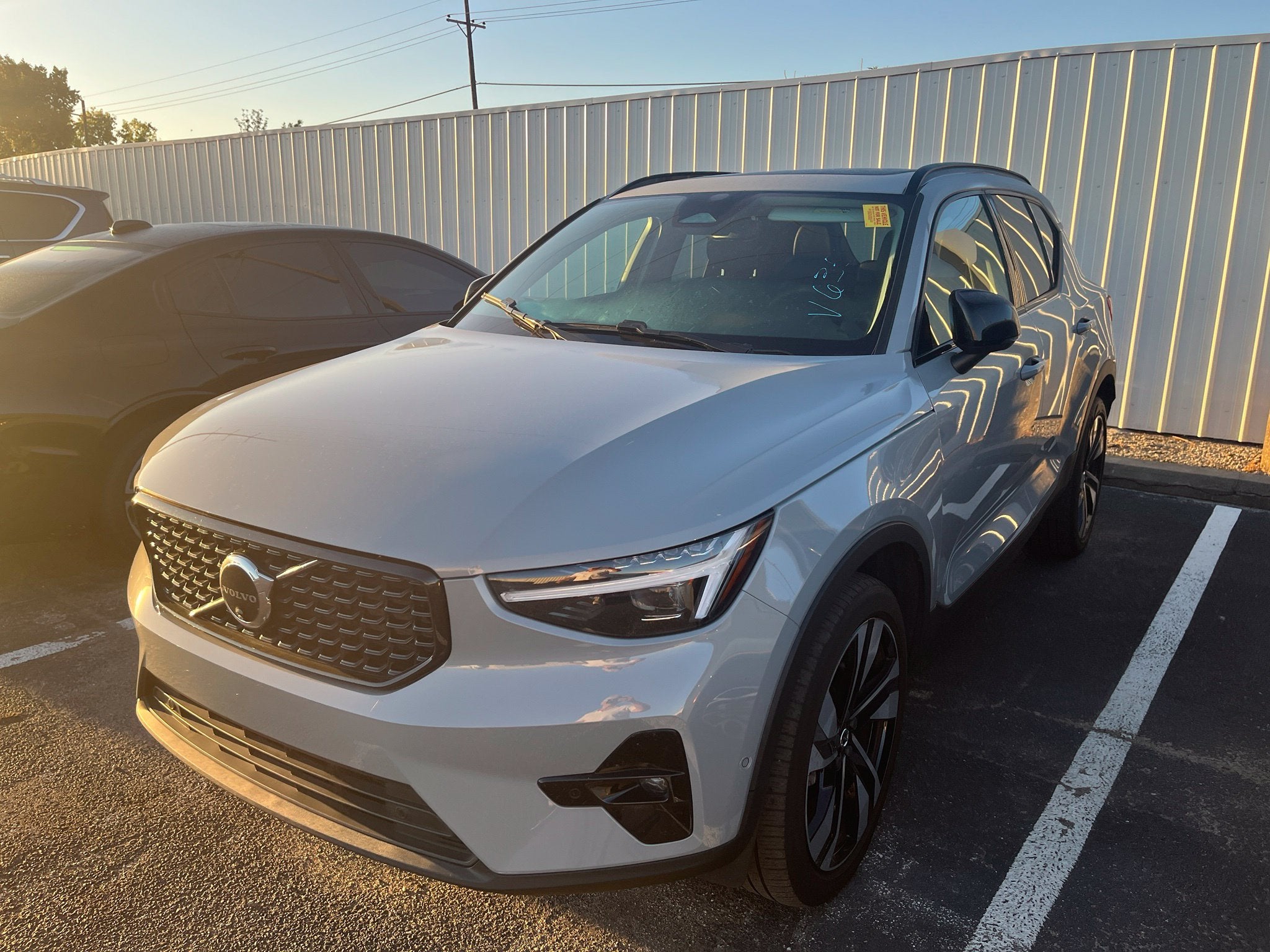 2025 Volvo XC40 B5 Ultra Dark Theme