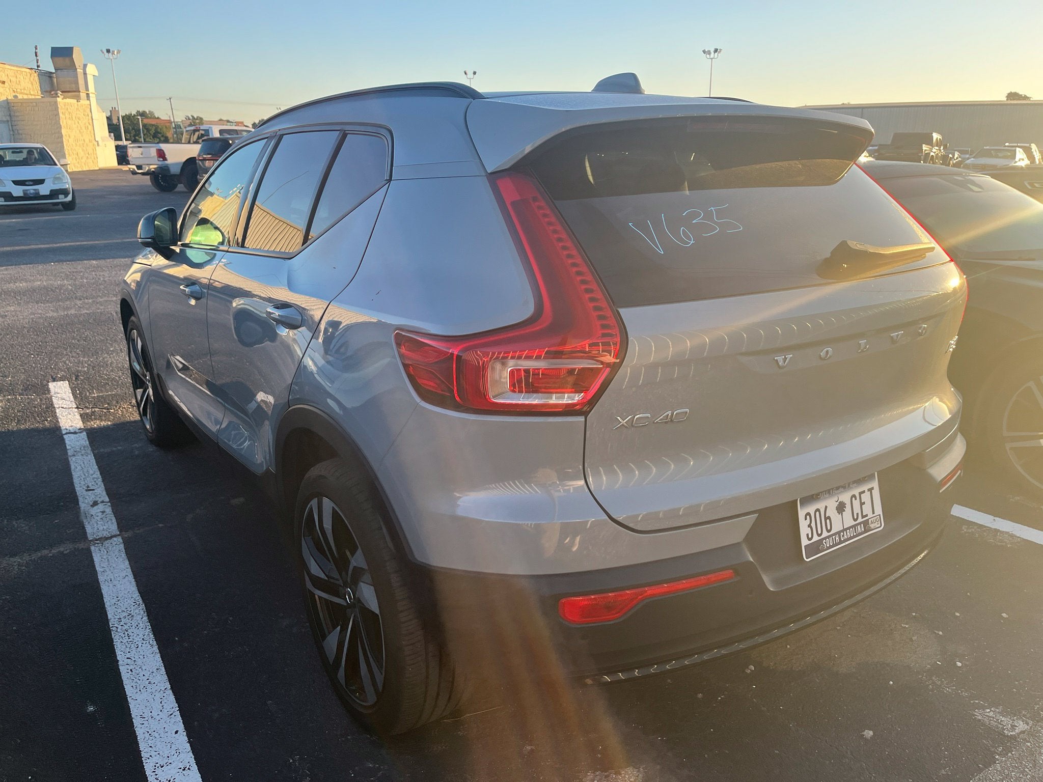 2025 Volvo XC40 B5 Ultra Dark Theme