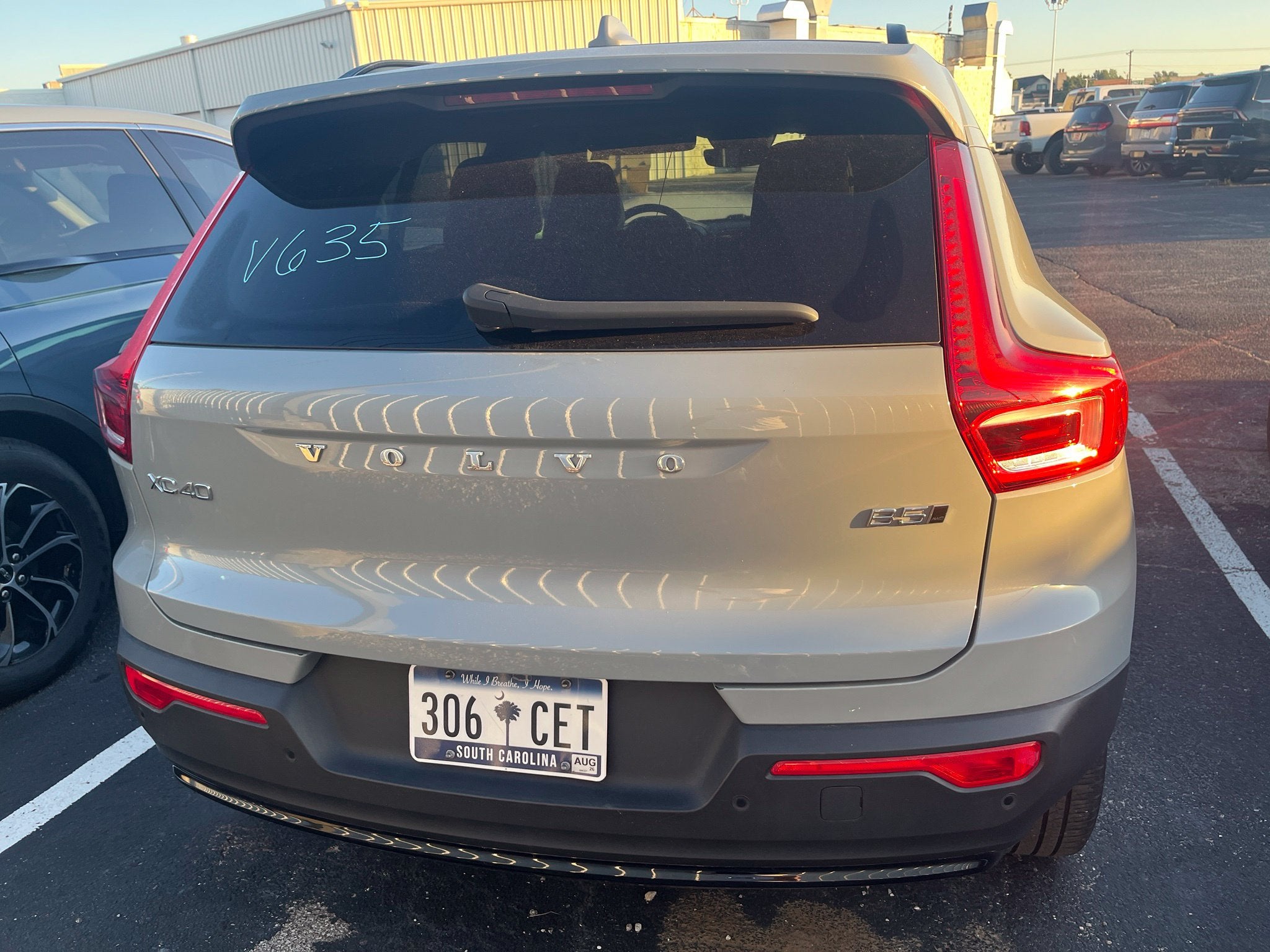 2025 Volvo XC40 B5 Ultra Dark Theme