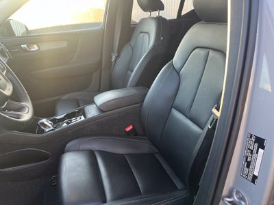 2025 Volvo XC40 B5 Ultra Dark Theme