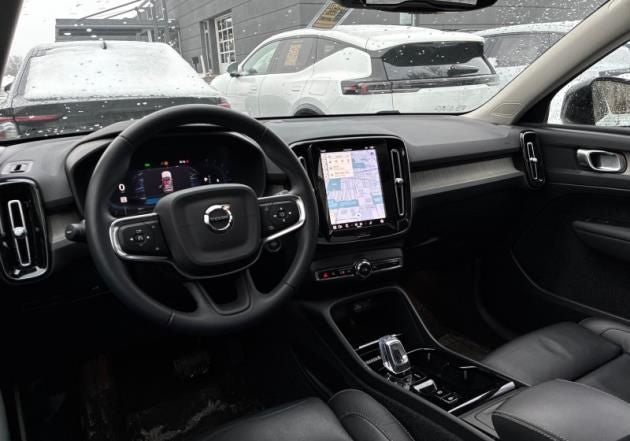 2023 Volvo XC40 B5 Plus Dark Theme