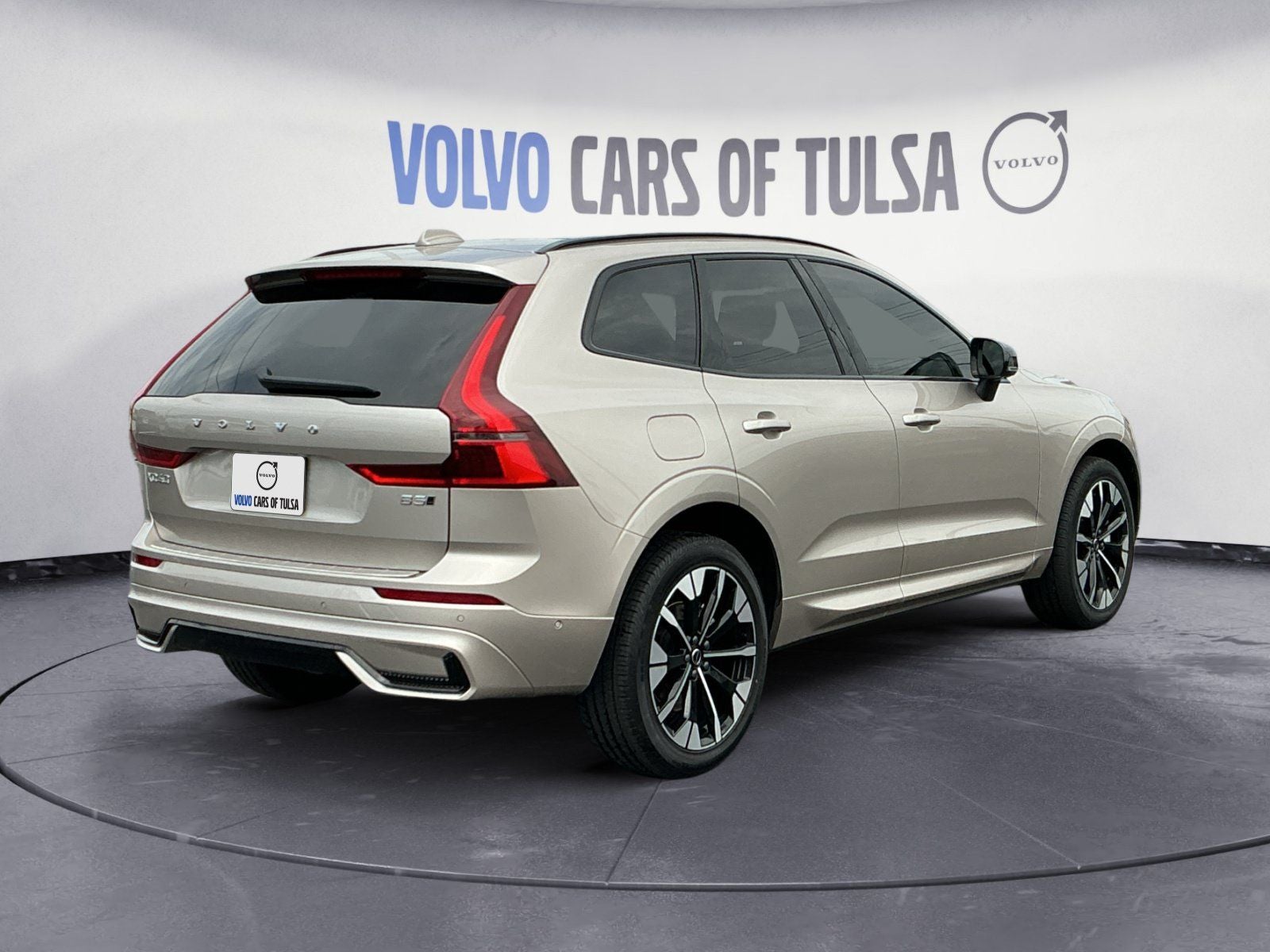 2026 Volvo XC60 B5 Plus