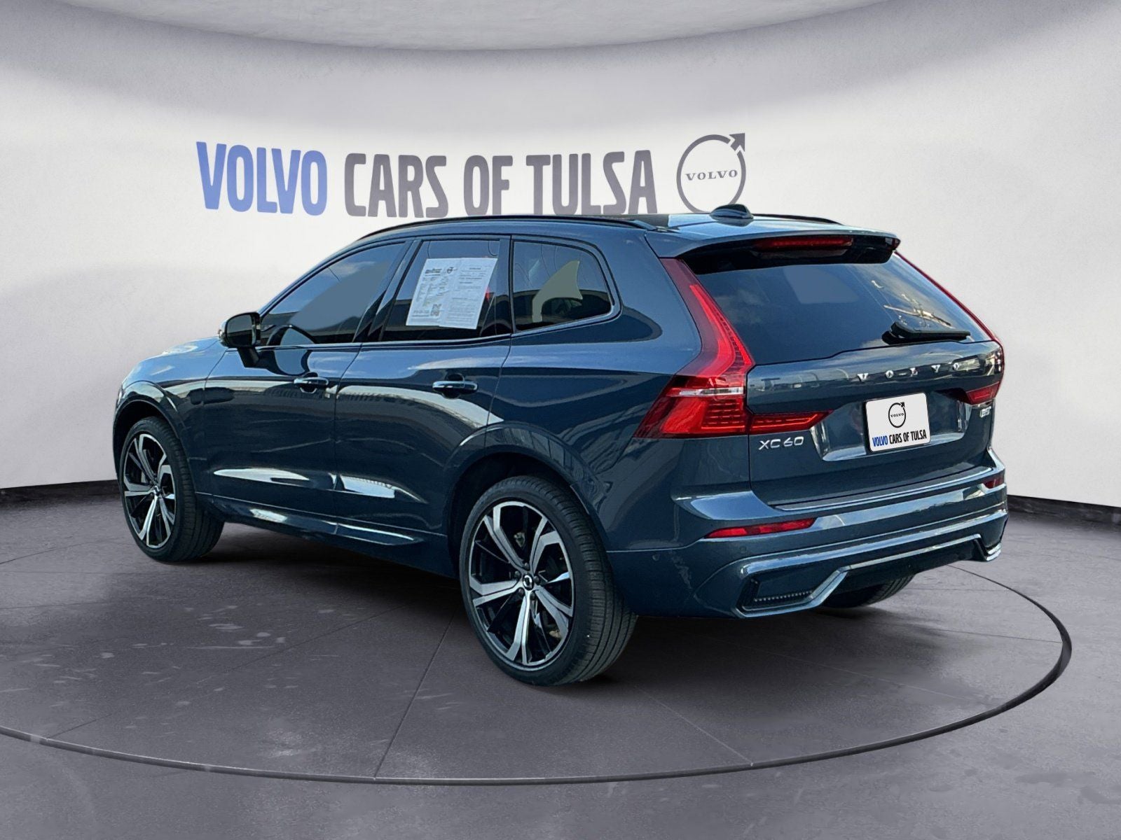 2025 Volvo XC60 B5 Ultra