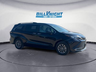 2024 Toyota Sienna XLE 8 Passenger