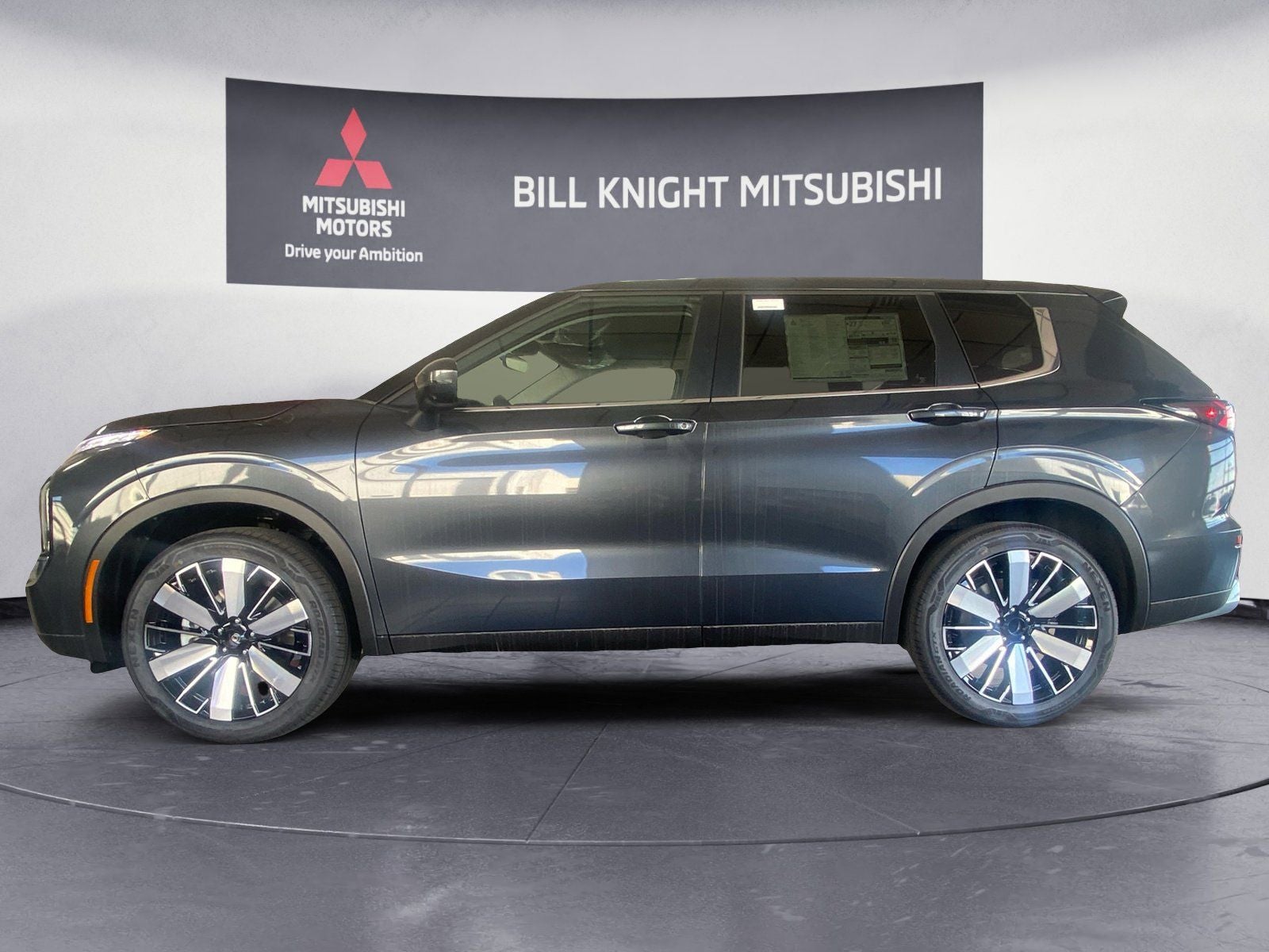 2025 Mitsubishi Outlander SE 2WD's photo