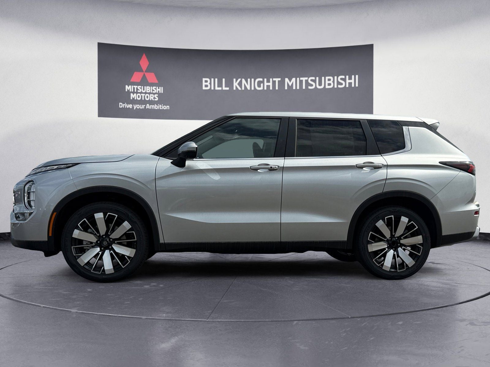 2025 Mitsubishi Outlander SE 2WD's photo