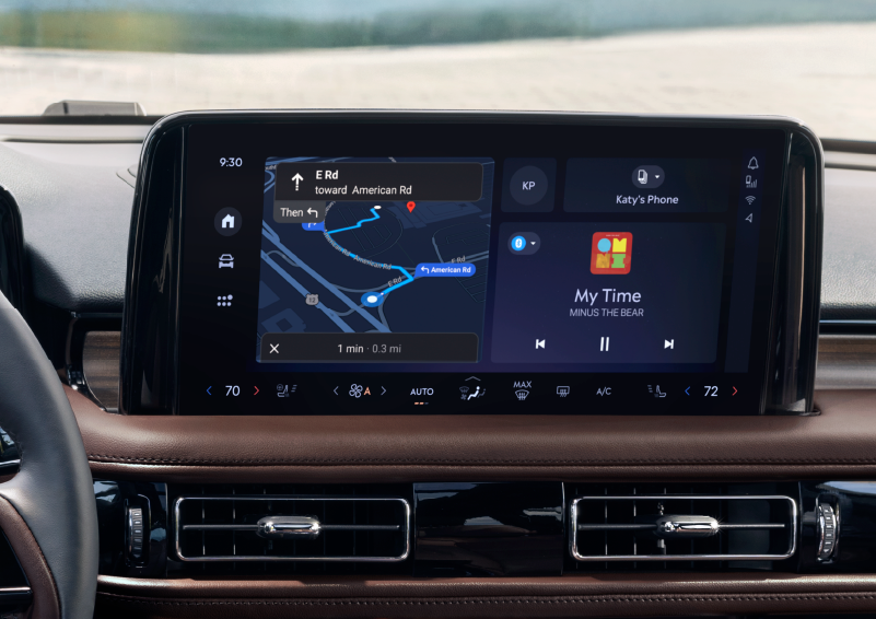 The 13.2-inch LCD touchscreen is showcased. | Bill Knight Lincoln in Tulsa OK