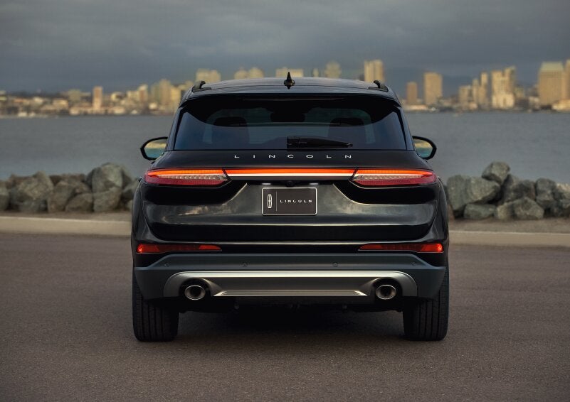 The rear lighting of the 2025 Lincoln Corsair® SUV spans the entire width of the vehicle. | Bill Knight Lincoln in Tulsa OK
