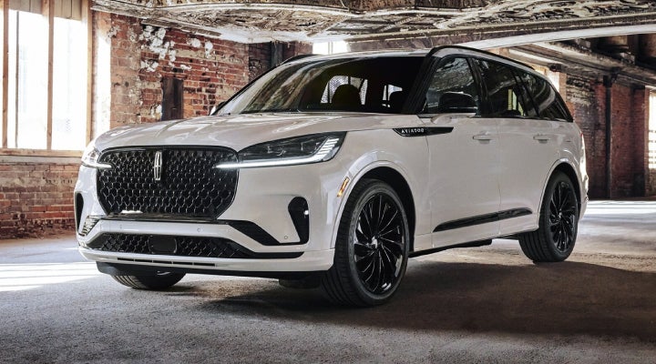 A 2026 Lincoln Aviator® SUV is shown with the available Jet Appearance Package. | Bill Knight Lincoln in Tulsa OK
