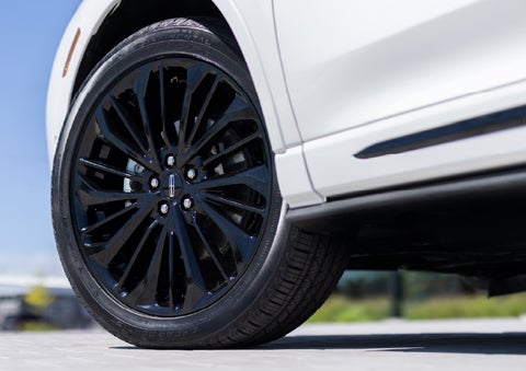 A stylish 20-inch black aluminum wheel of the available Jet Appearance Package is shown. | Bill Knight Lincoln in Tulsa OK