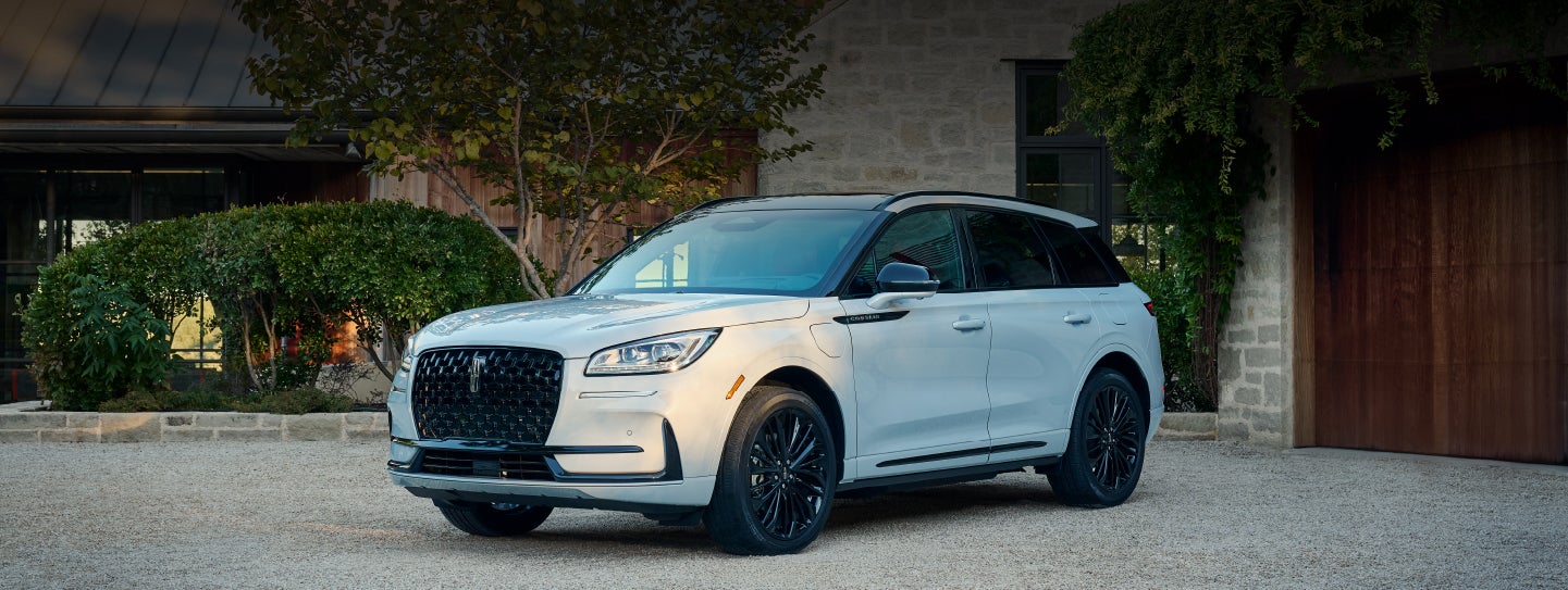 A 2026 Lincoln Corsair® SUV is parked in front off a luxury home. | Bill Knight Lincoln in Tulsa OK