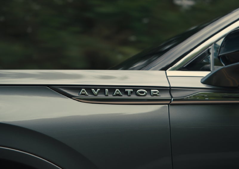 The driver’s side door and fender badging of a gray 2027 Lincoln Aviator® SUV are showcased. | Bill Knight Lincoln in Tulsa OK