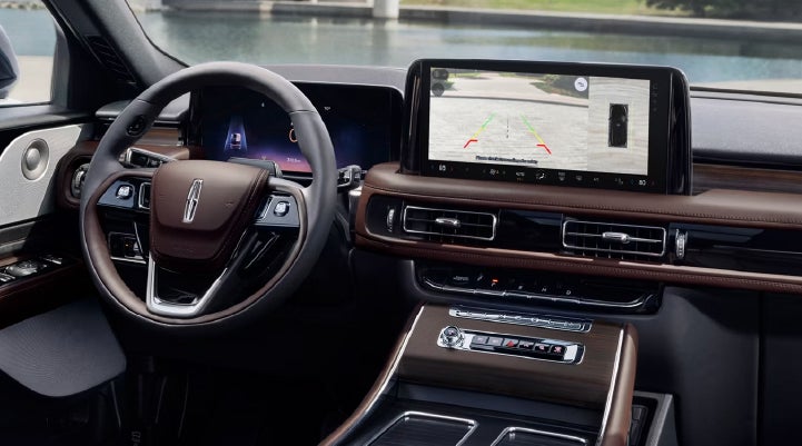 The backup camera of the 2027 Lincoln Aviator® SUV is displayed on screen. | Bill Knight Lincoln in Tulsa OK